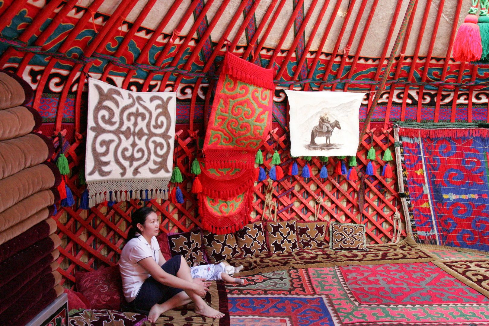 inside decoration of the yurt
