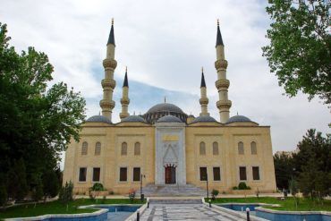 Ashgabat ertogrul gazy mosque - Turkmenistan
