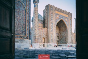 Samarkand, Registan, Sher dor madrasah