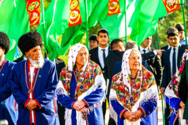 traditional Turkmen clothes