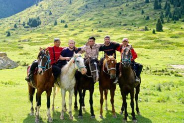 kyrgyzstan horse riding central asia tour