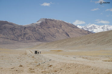Travellers on Pamir Highwa with car